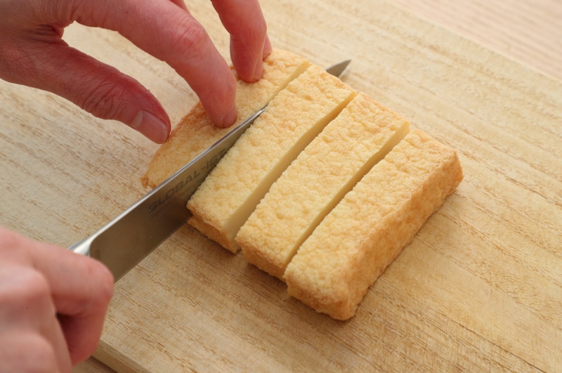 写真：使いやすい大きさに切る