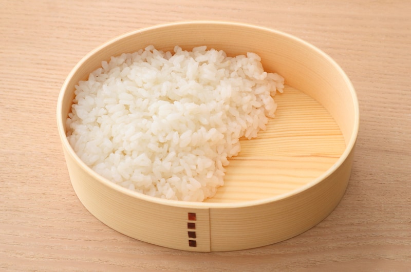 写真：ご飯の端は傾斜させる