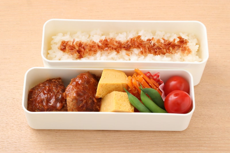 写真：長方形（2段）のお弁当箱の詰め方