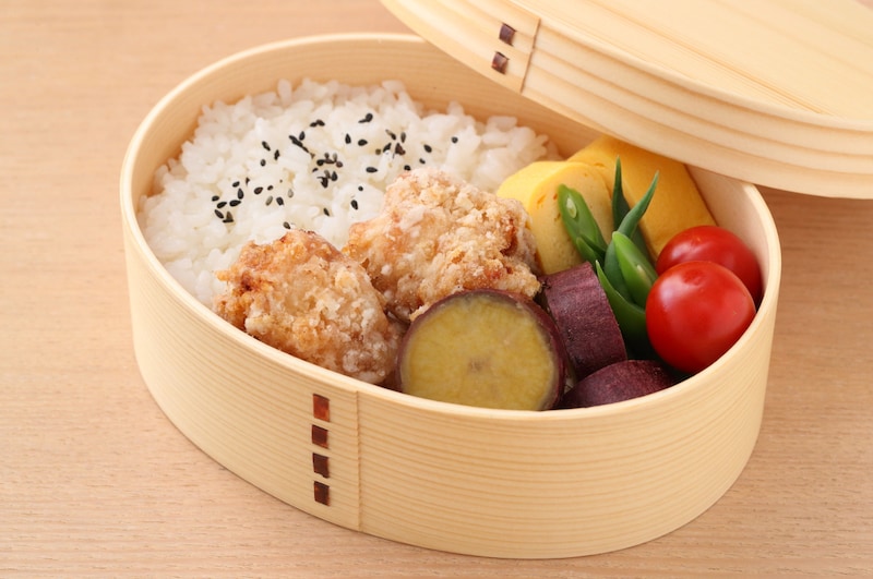 写真：楕円形のお弁当箱の詰め方