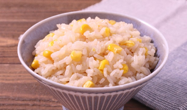 混ぜるだけで簡単！とうもろこしご飯