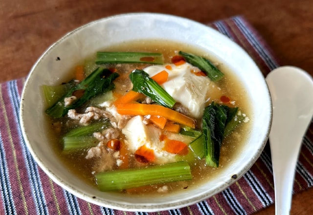 小松菜とひき肉のとろみ豆腐スープ