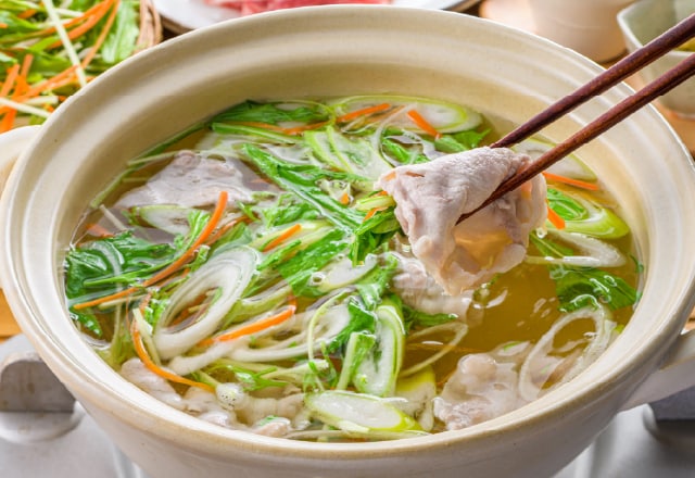 野菜を巻いて食べる 白だしスープしゃぶしゃぶ