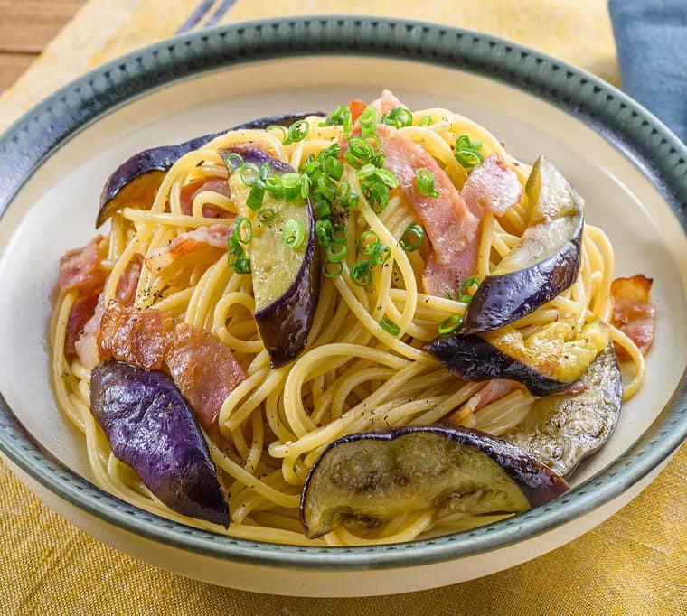 ベーコンなすぽんパスタ