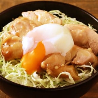 レンジで簡単！コク旨塩チキンのトロ玉丼